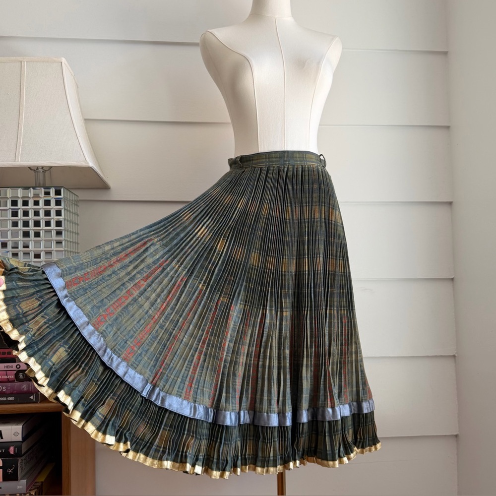 Vintage Antonella MGA Accordion Pleated Skirt made in Italy 26” waist